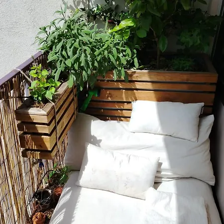 Apartment Buttes-chaumont With Balcony